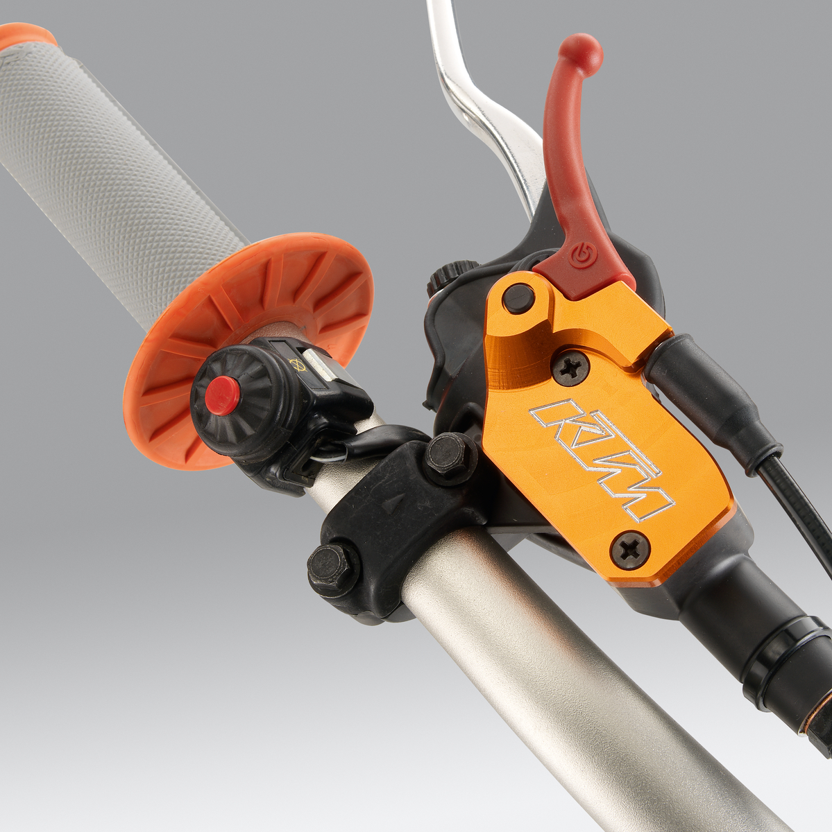 Clutch reservoir cover